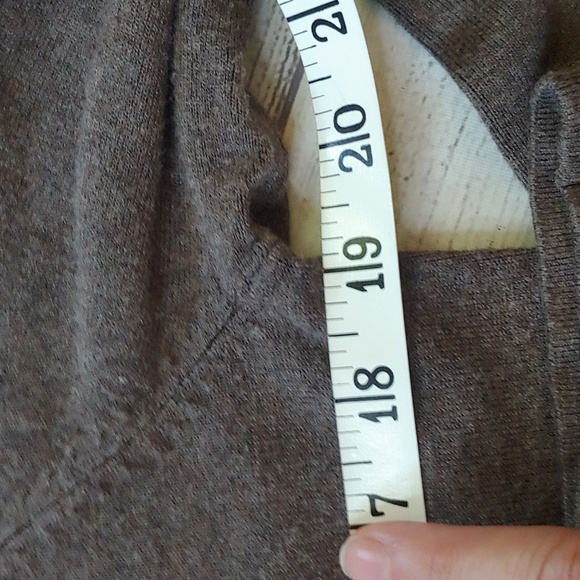 TAHARI MOCKNECK MEDIUM WEIGHT SWEATER - Picture 6 of 7